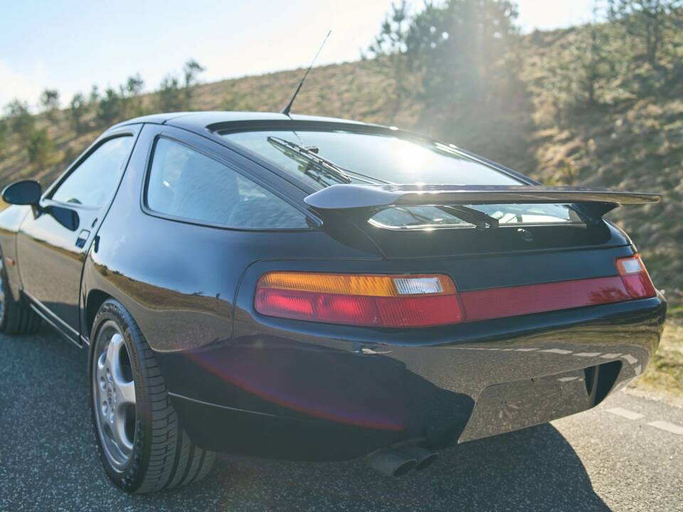 Bild 18/50 von Porsche 928 GTS (1992)