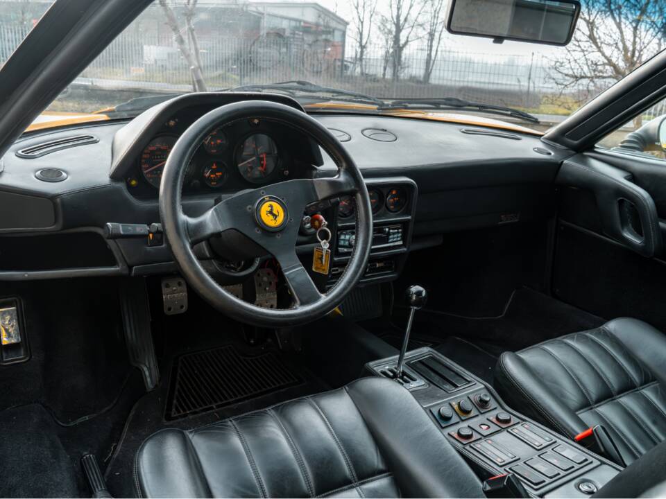 Image 4/5 de Ferrari 328 GTS (1988)