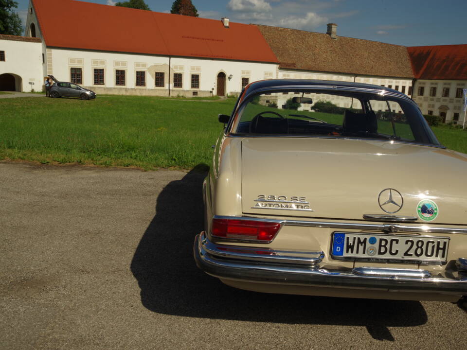 Image 18/73 de Mercedes-Benz 280 SE (1969)