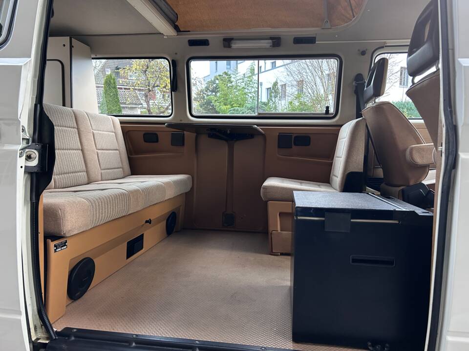 Image 19/34 de Volkswagen T3 Multivan 1.6 TD (1990)