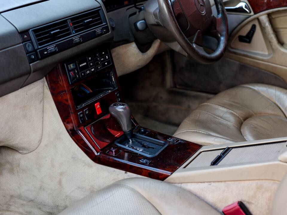 Image 27/44 de Mercedes-Benz SL 320 (1996)