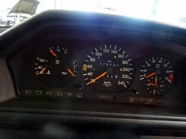Bild 14/26 von Mercedes-Benz E 220 (1996)