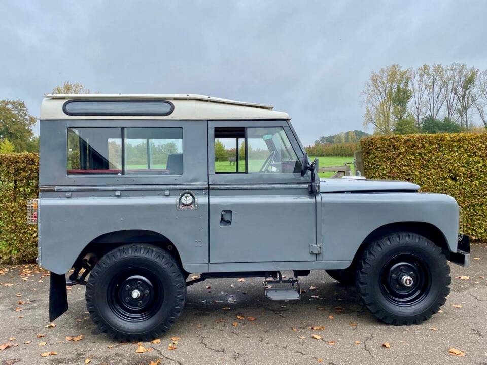 Immagine 2/14 di Land Rover 88 Lightweight (1976)