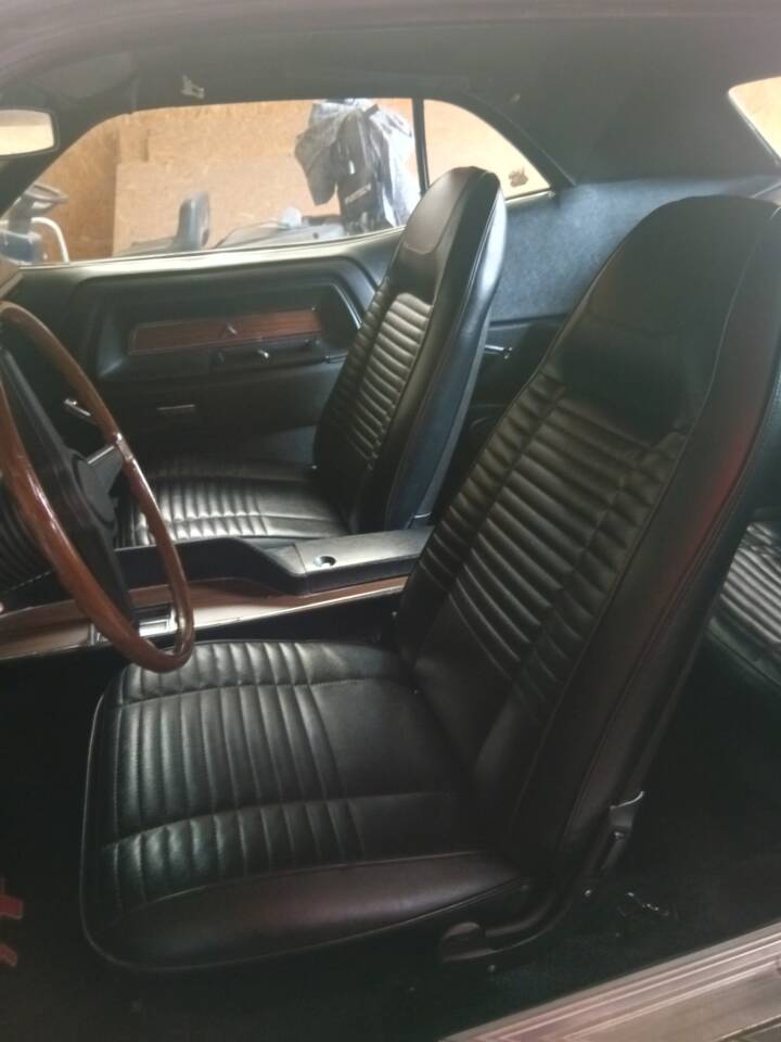 Image 19/36 of Dodge Challenger R/T (1970)