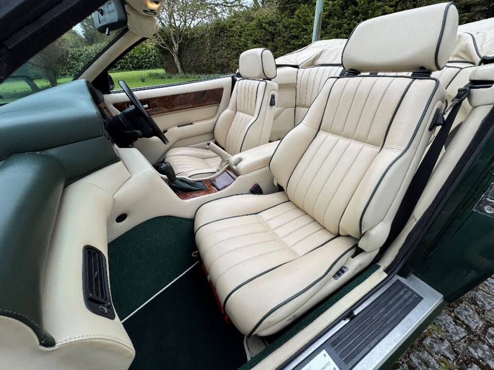 Image 23/30 of Aston Martin Virage Volante (1993)