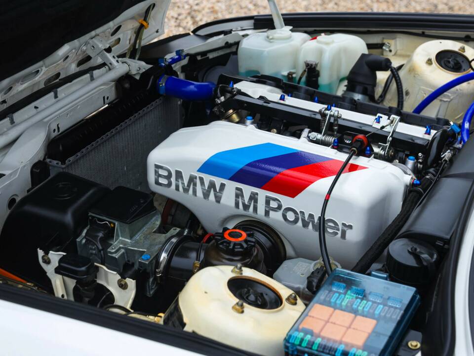 Image 4/50 of BMW M3 (1990)
