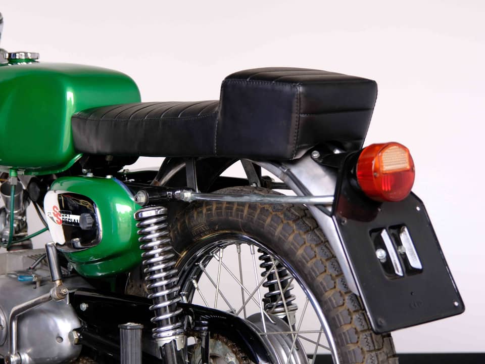 Image 40/57 of Benelli 125 Sport Special (1971)