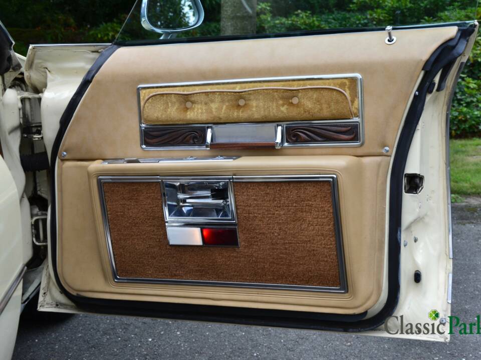 Bild 22/50 von Buick Electra 225 Hardtop (1976)