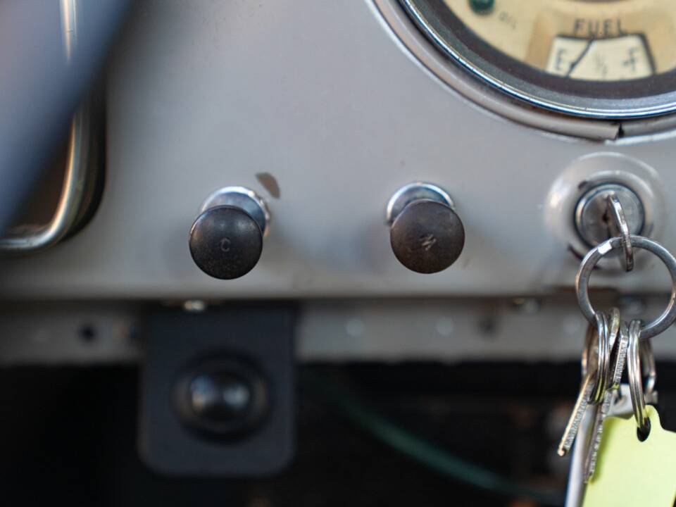 Image 37/50 of Morris Minor 1000 (1958)