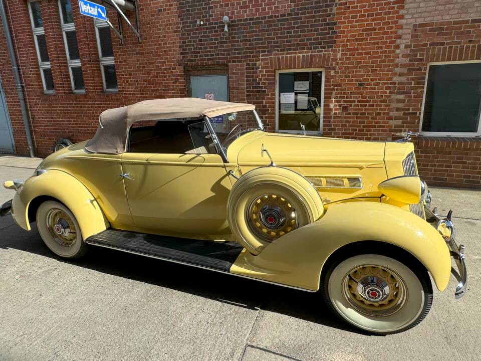 Image 6/75 of Packard One-Twenty (1936)