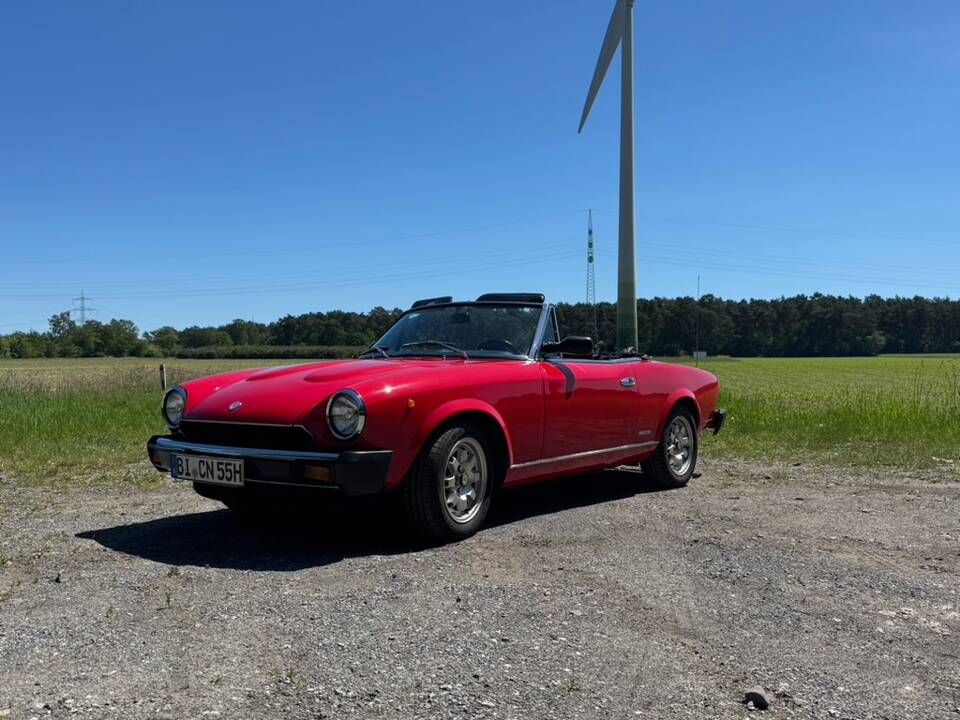 Afbeelding 2/100 van FIAT 124 Pininfarina Spidereuropa (1982)