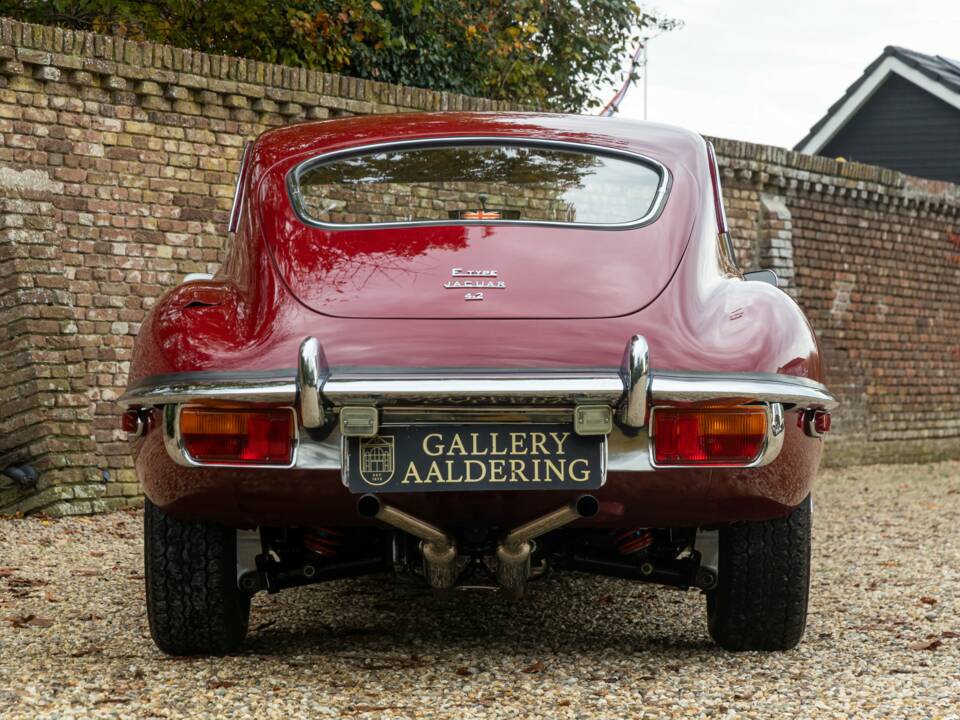 Image 5/50 de Jaguar E-Type (1969)