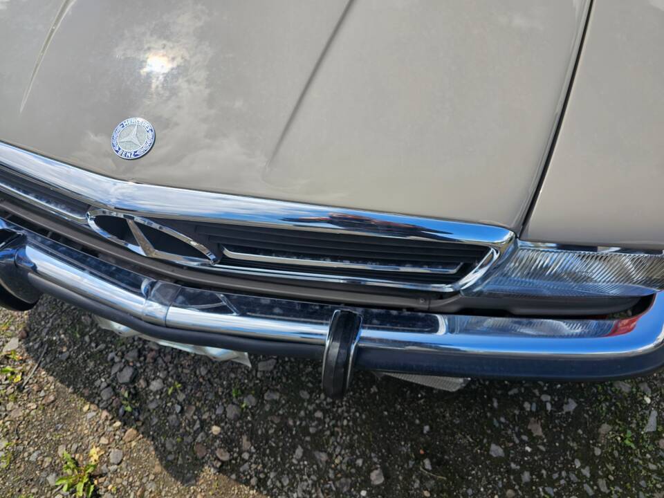 Image 21/27 of Mercedes-Benz 350 SL (1972)