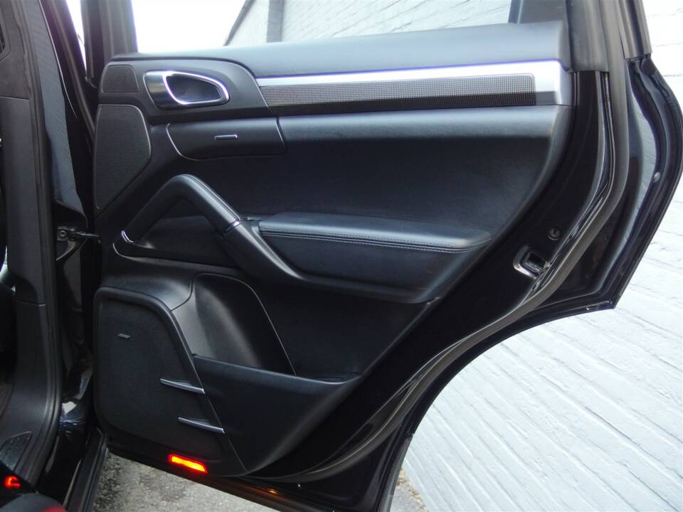 Imagen 82/97 de Porsche Cayenne Turbo (2011)