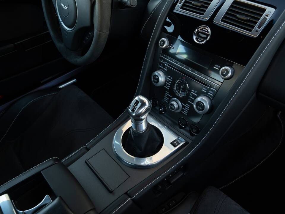 Image 50/83 de Aston Martin V12 Vantage (2009)