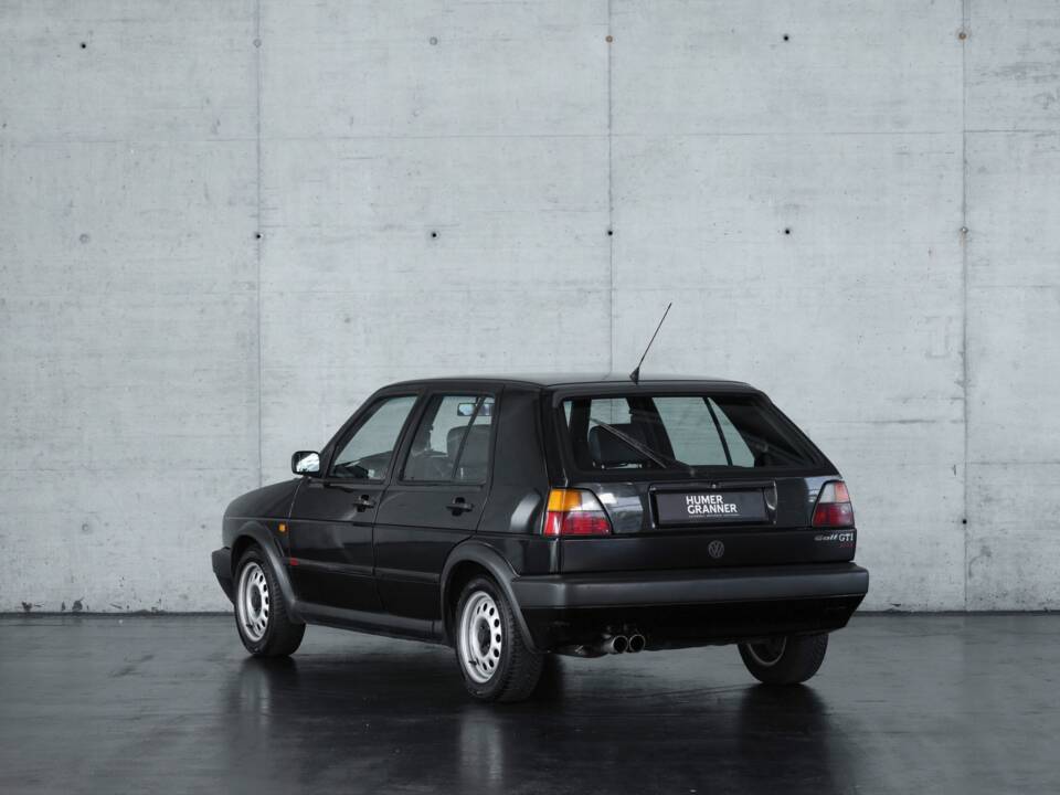 Image 2/39 of Volkswagen Golf Mk II GTi 16V 1.8 (1991)