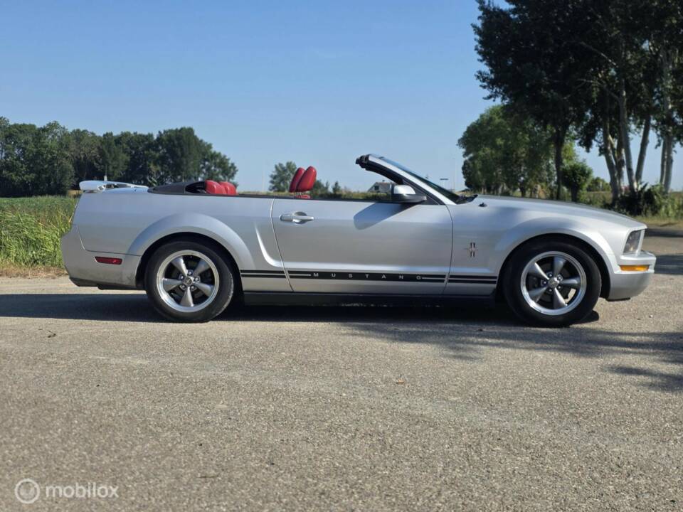 Bild 7/38 von Ford Mustang V6 (2006)