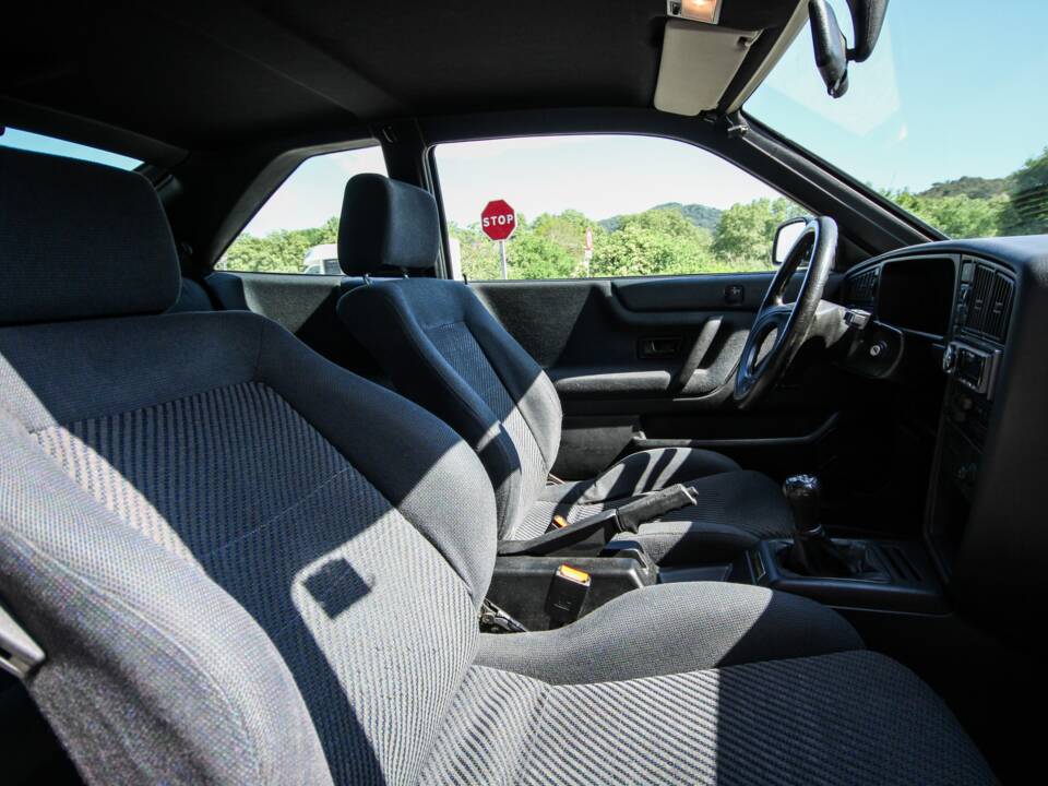 Image 26/31 of Volkswagen Corrado VR6 2.8 (1992)