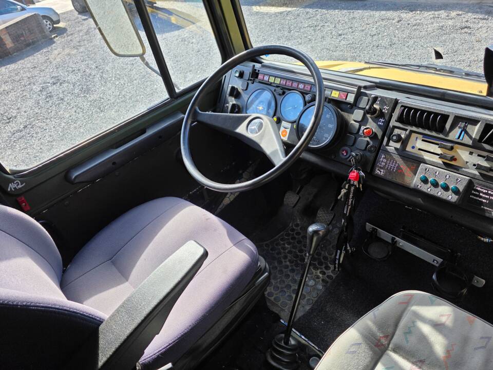 Image 17/38 de Mercedes-Benz Unimog U 1300 L (1986)