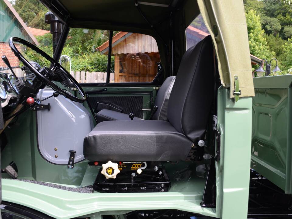 Image 34/71 of Mercedes-Benz Unimog U52 (1983)