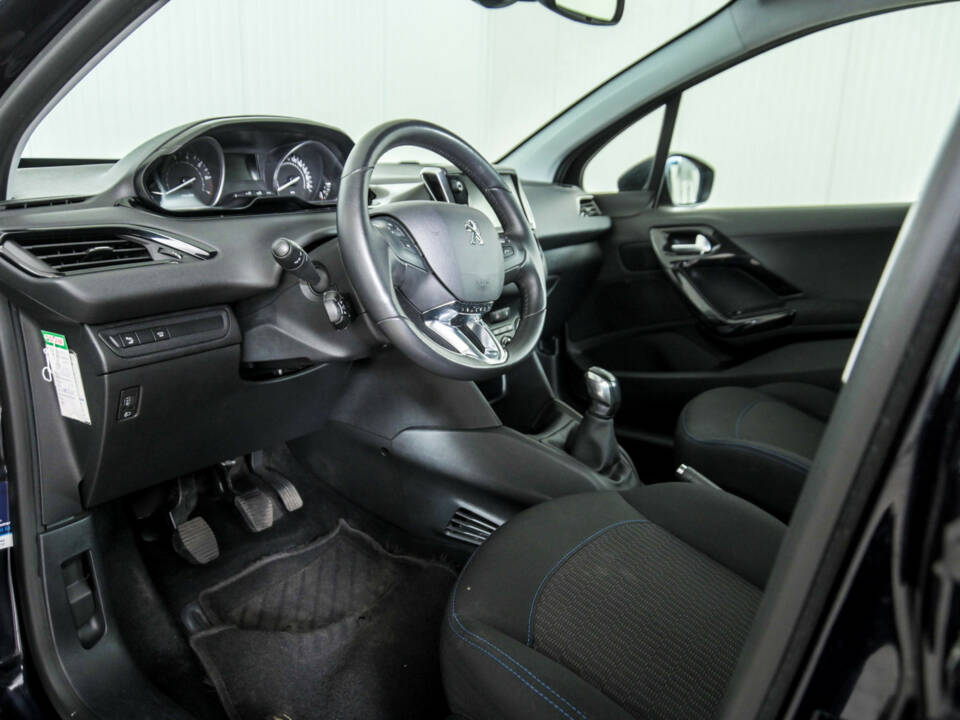 Image 11/50 of Peugeot 208 1.2 PureTech 82 (2019)