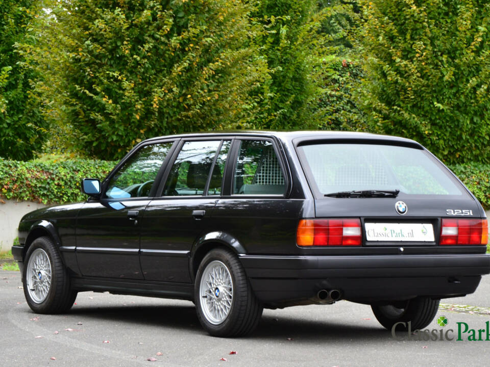 Image 3/46 of BMW 325i Touring (1991)