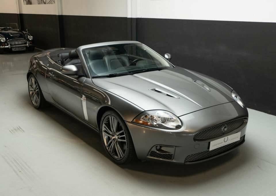 Image 16/46 of Jaguar XKR (2008)