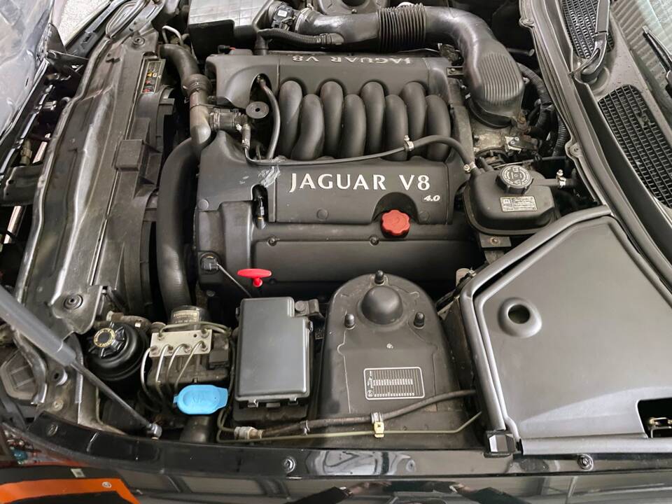 Image 13/14 of Jaguar XK8 4.0 (1999)