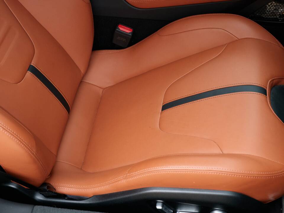Image 13/15 of Lotus Emira "First Edition" (2022)