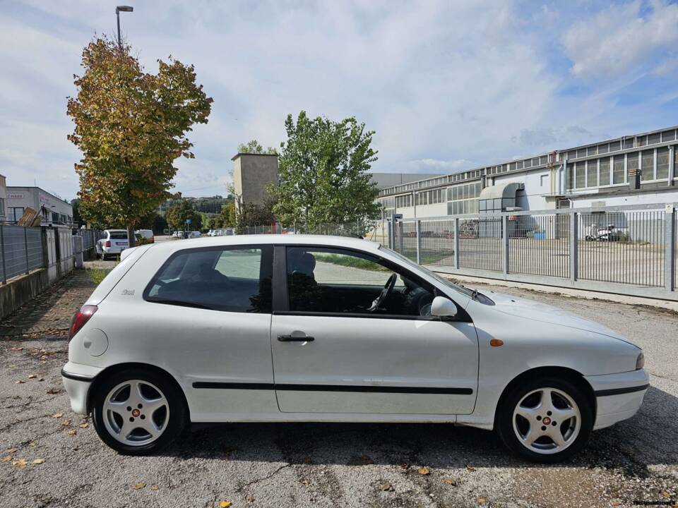 Imagen 8/25 de FIAT Bravo 1.2 SX (2001)