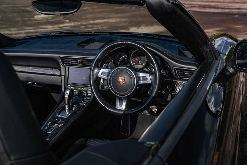 Immagine 38/50 di Porsche 911 Turbo (2015)