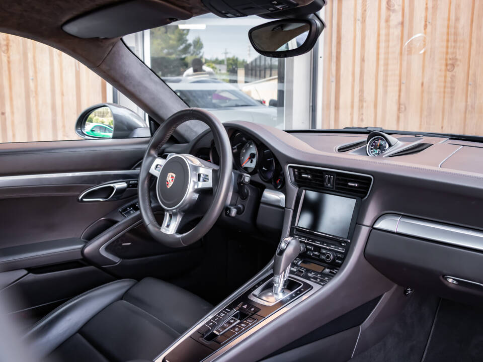 Image 28/50 of Porsche 911 Carrera 4S (2013)