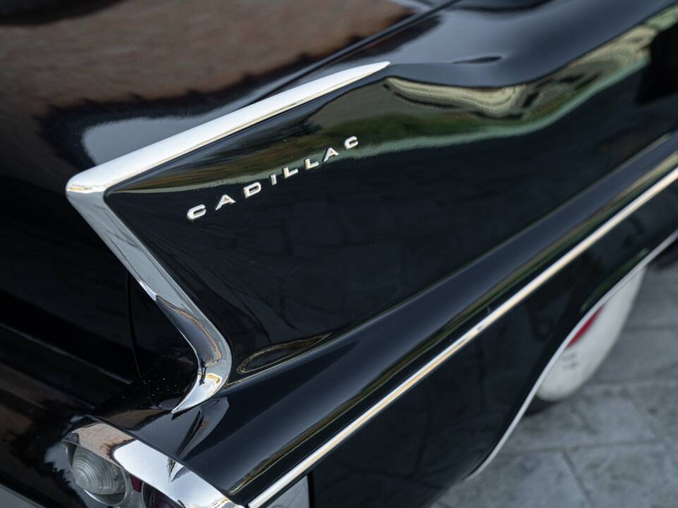 Image 23/50 of Cadillac 60 Special Fleetwood Coupe (1958)