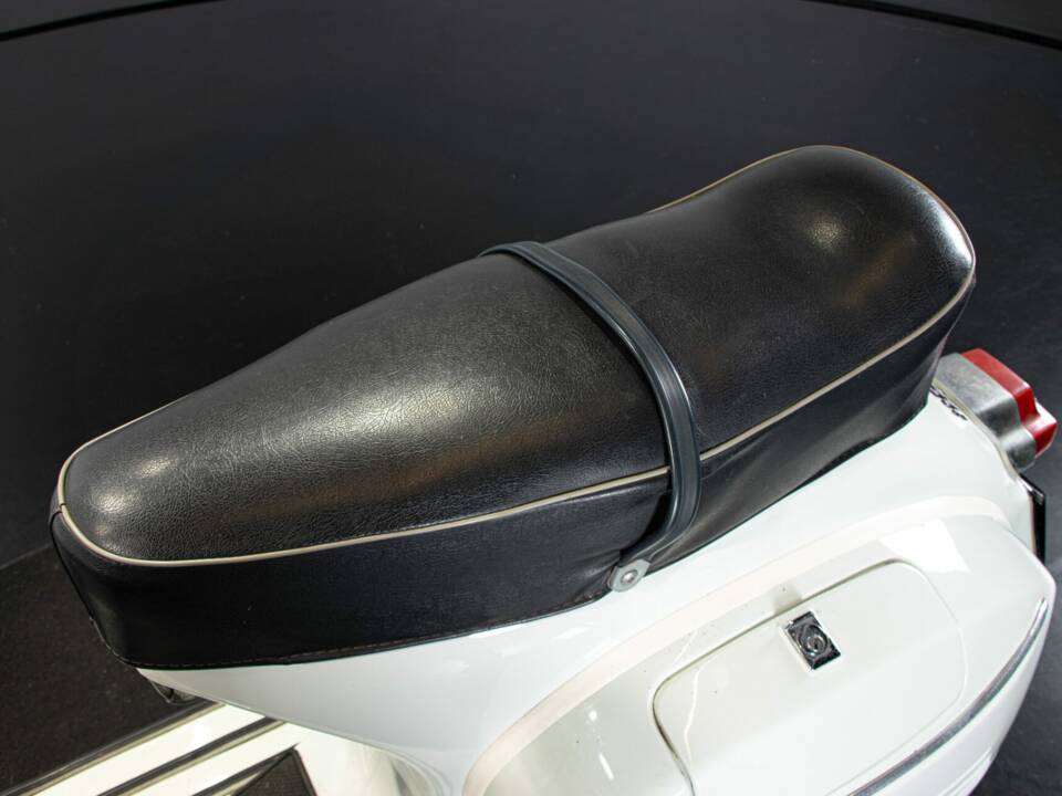 Image 45/50 de Piaggio Vespa 125 Super (1966)