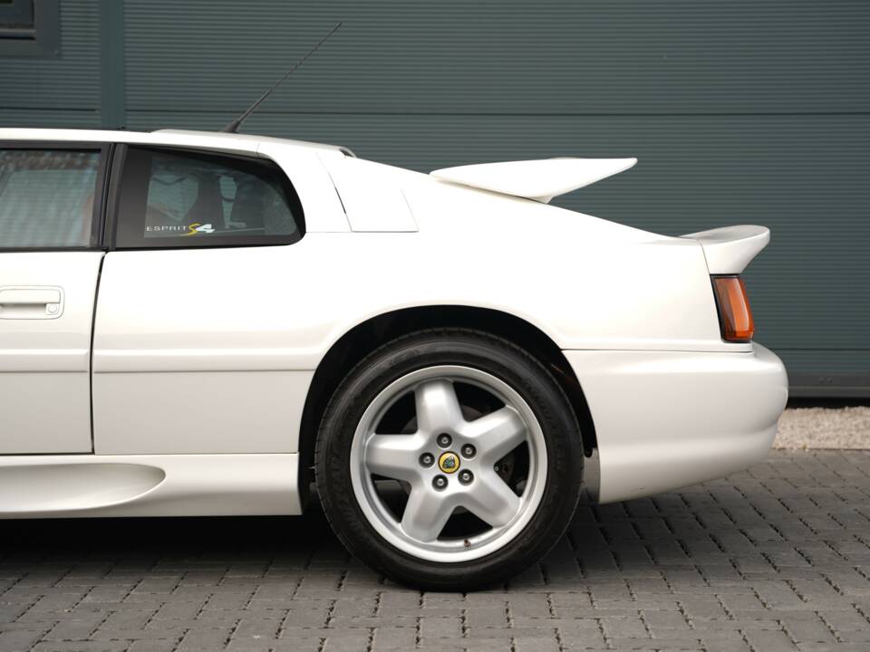 Image 10/50 of Lotus Esprit S4 (1994)