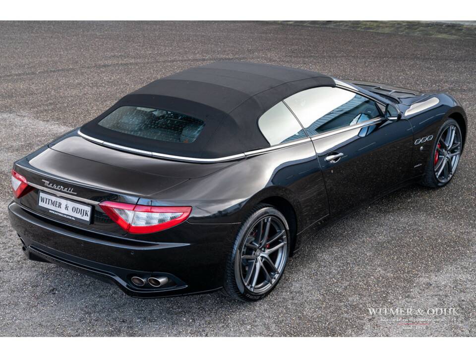 Imagen 8/42 de Maserati GranCabrio 4.7 (2010)