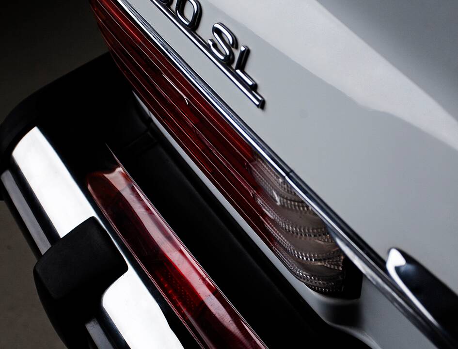 Image 46/48 of Mercedes-Benz 560 SL (1988)