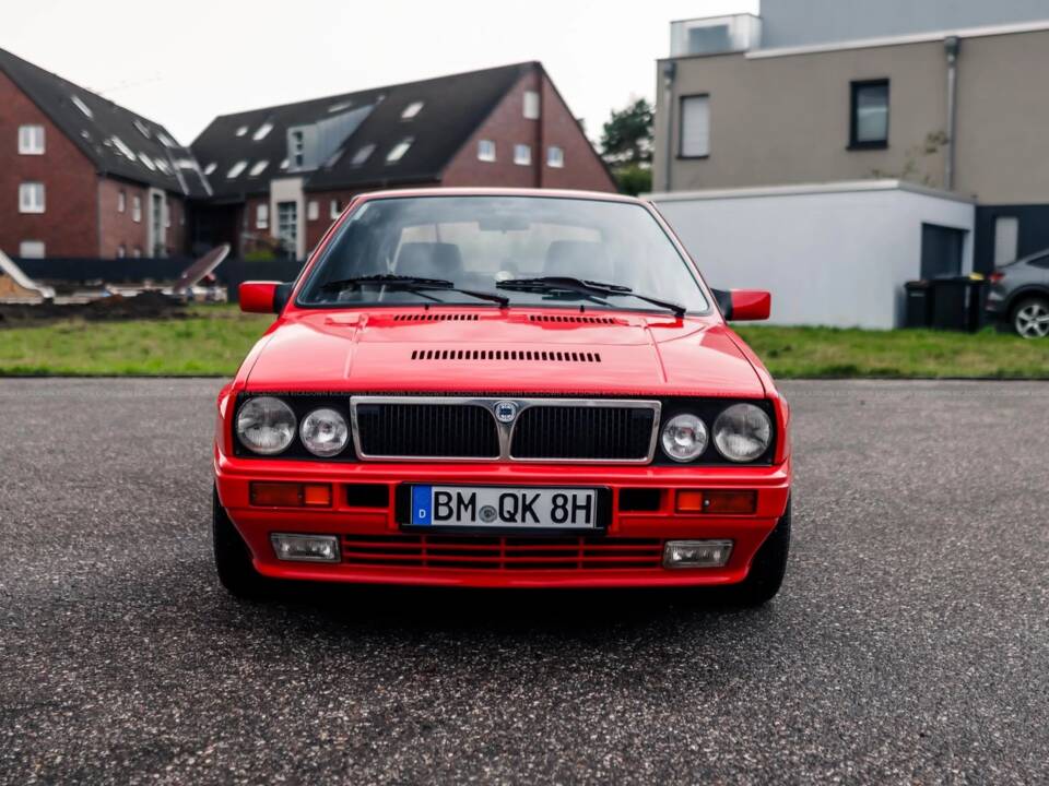 Image 8/10 of Lancia Delta HF Integrale (1988)