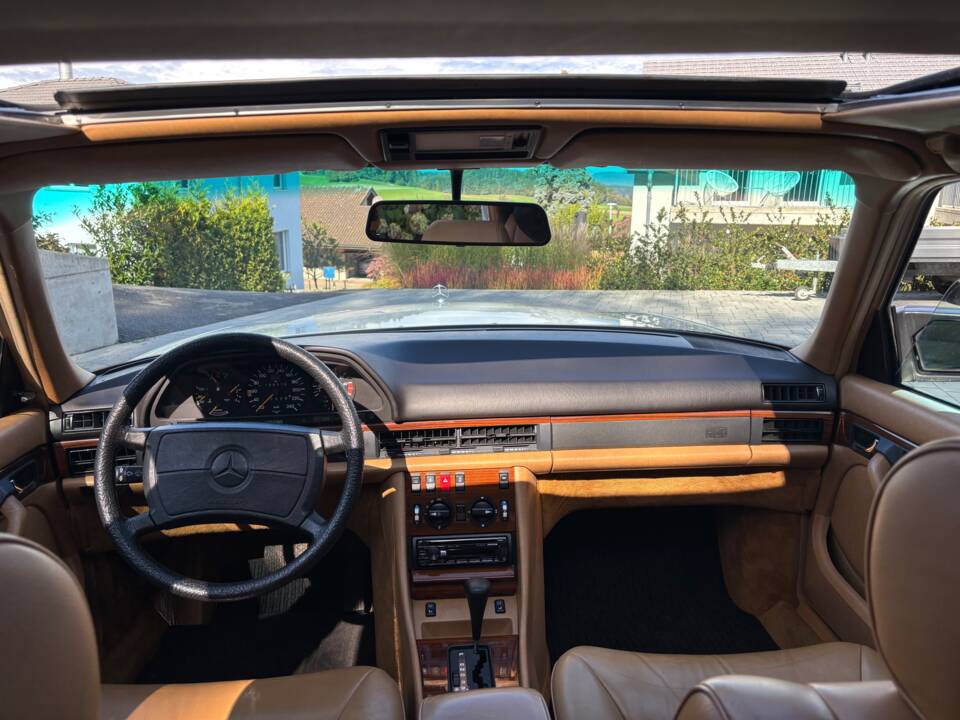 Image 23/45 of Mercedes-Benz 500 SE (1988)