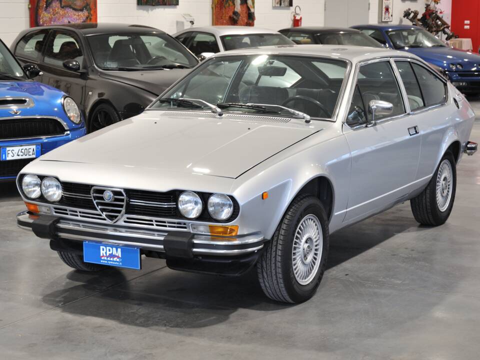 Bild 8/25 von Alfa Romeo Alfetta GTV 2.0 L (1980)