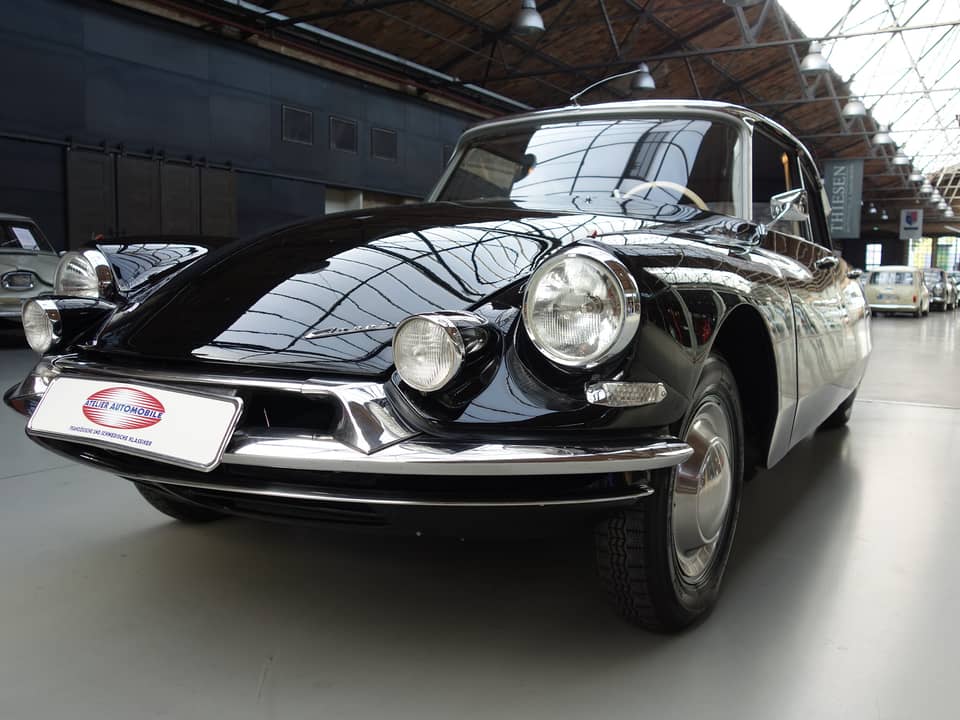 Image 2/30 of Citroën DS 19 (1959)
