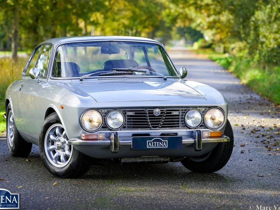 Bild 18/62 von Alfa Romeo 2000 GT Veloce (1974)