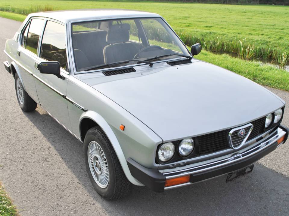 Imagen 29/36 de Alfa Romeo Alfetta 2.0 (1981)