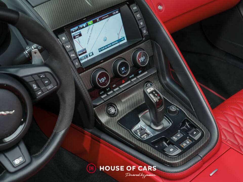 Afbeelding 22/25 van Jaguar F-Type SVR (2017)
