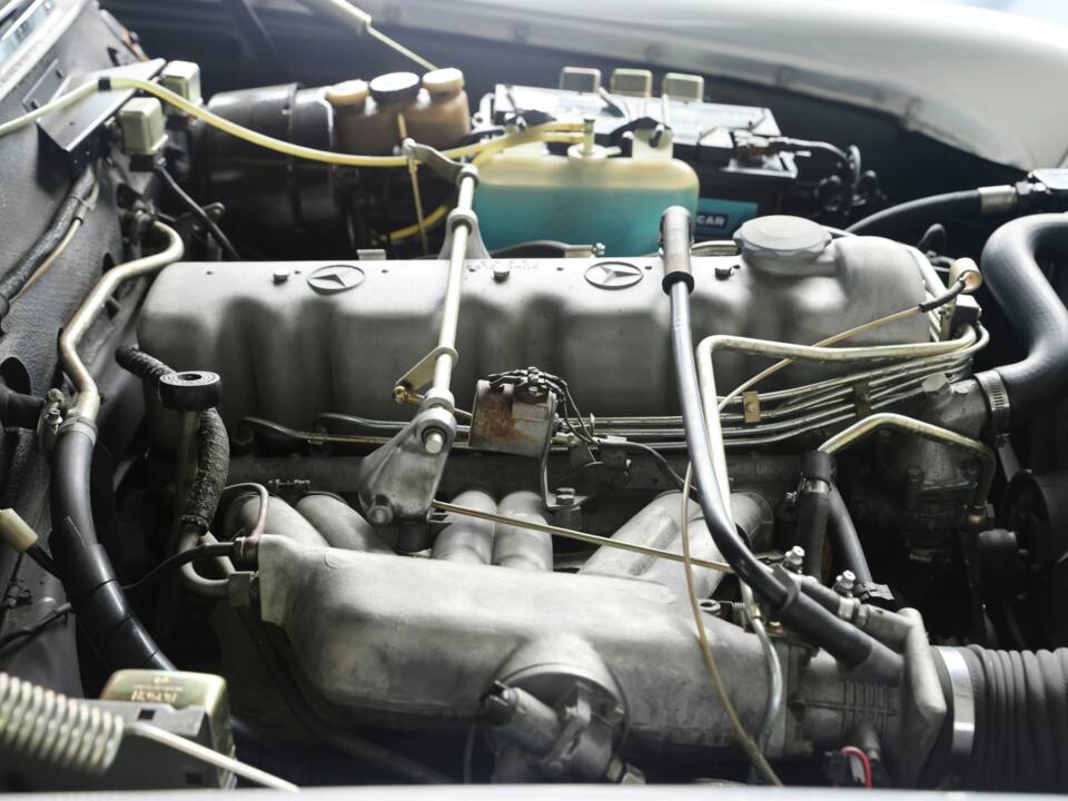 Image 42/48 of Mercedes-Benz 280 SE (1969)