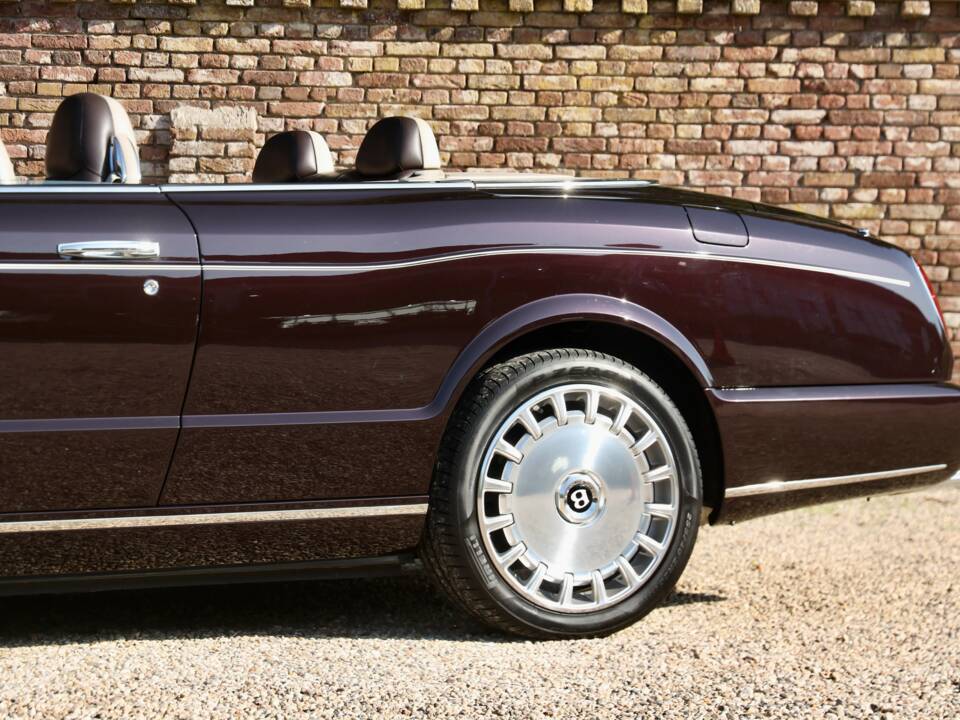 Image 27/50 de Bentley Azure (2008)