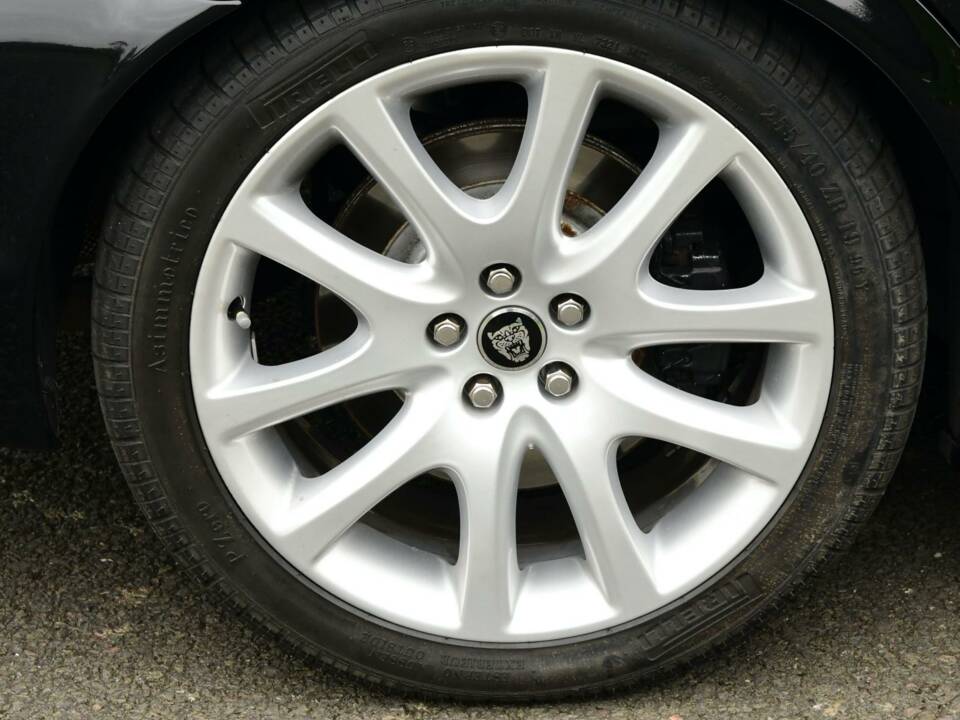 Image 28/50 of Jaguar XJ 8 4.2 (2008)