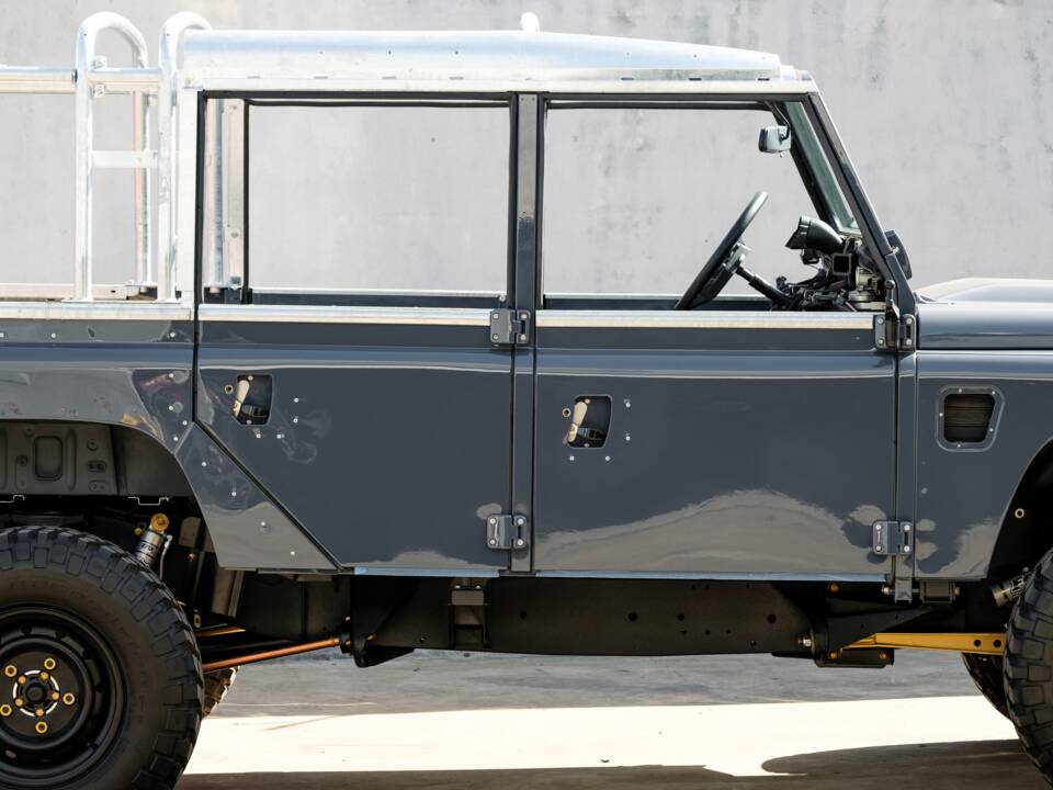 Bild 22/100 von Land Rover Defender 110 (2014)