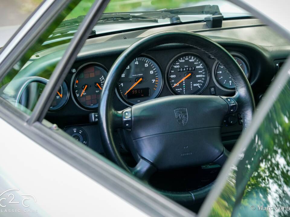 Image 40/63 of Porsche 911 Carrera (1996)