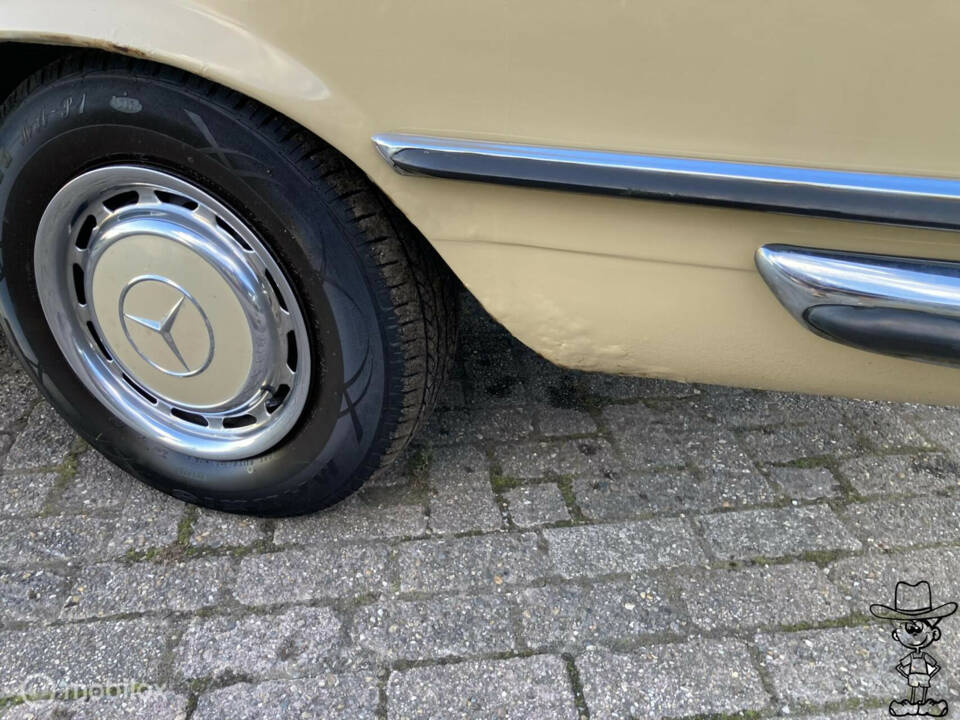 Image 25/31 of Mercedes-Benz 280 S (1975)